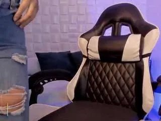 antonella-lovee — DELICIOUS FOUNTAIN OF SQUIRT [501 tokens remaining]