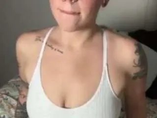 Offline bleubabi94 on CamSoda