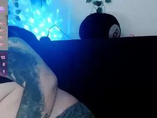 Freechat chubbypussycat on CamSoda