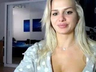 Freechat corneliabarbie on CamSoda