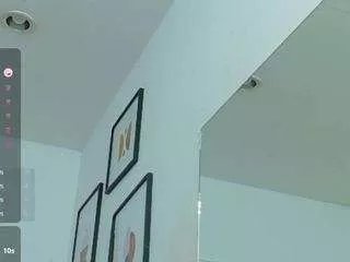 Freechat curvymaturee on CamSoda