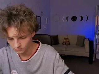 didi-meow on CamSoda 