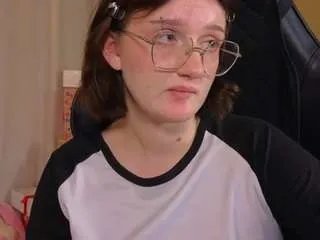 Away elliejay1 on CamSoda