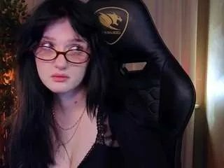 Away elliejay1 on CamSoda