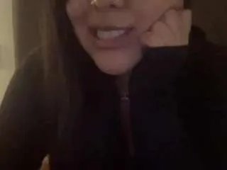 ellumiie on CamSoda