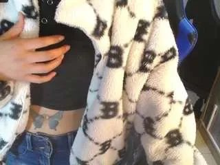 Offline elody-a on CamSoda