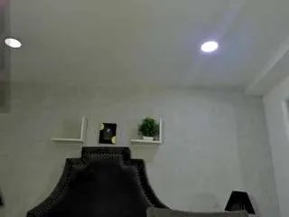 Offline emiliaa-rosse on CamSoda