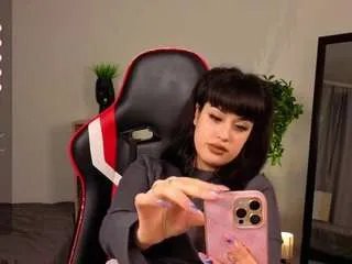 Freechat emilylion7 on CamSoda