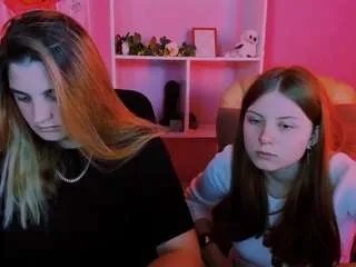 Freechat foxy-tease on CamSoda