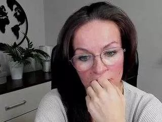 Freechat glamhelen on CamSoda