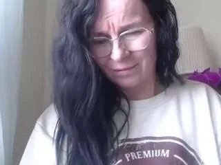 Freechat glamhelen on CamSoda