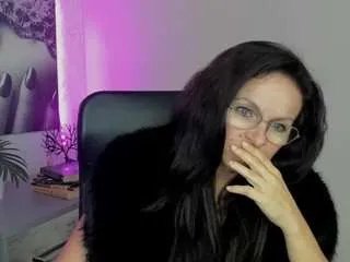 Freechat glamhelen on CamSoda