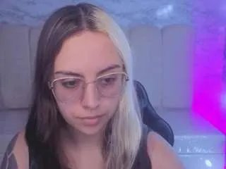 Offline hela-v on CamSoda