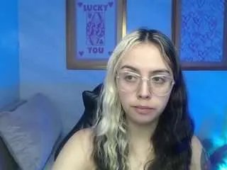 Offline hela-v on CamSoda