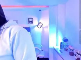 Offline ivynaugthyqueen on CamSoda