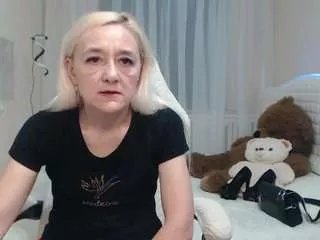 Freechat karmenhiron on CamSoda
