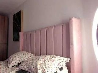 Offline kittymelanniie on CamSoda