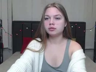 Offline larapika on CamSoda