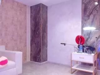 Freechat lenathompson on CamSoda