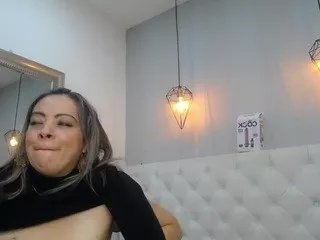 Freechat lilaa-x on CamSoda