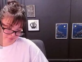 Offline lilacmuse on CamSoda