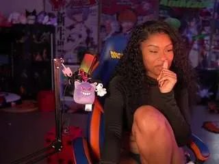 Freechat lovenzia on CamSoda