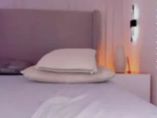 Offline luisah-at-home on CamSoda