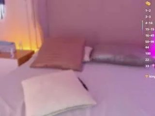 Offline luisah-at-home on CamSoda