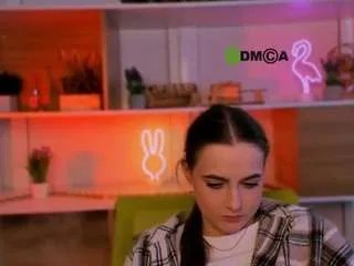 Offline luna-tin on CamSoda