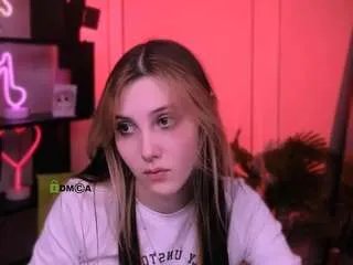 Offline luna-tin on CamSoda