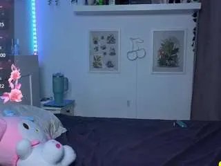 Freechat marinalovesyou on CamSoda