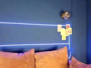 Freechat meow-mellie on CamSoda