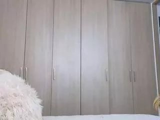 Offline mia-hott on CamSoda