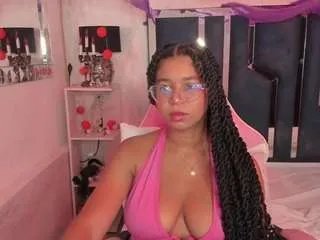 Freechat milahall on CamSoda