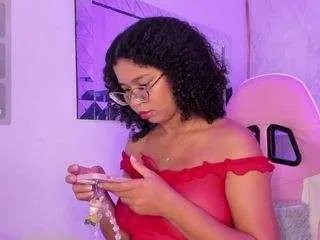 Freechat milahall on CamSoda