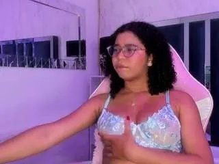 Freechat milahall on CamSoda