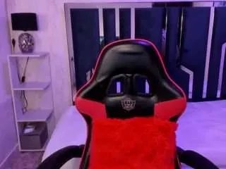 Freechat milahall on CamSoda