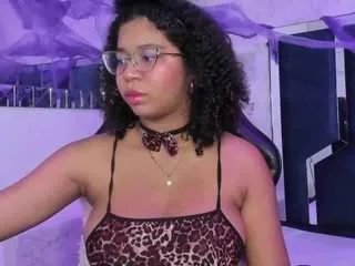 Freechat milahall on CamSoda