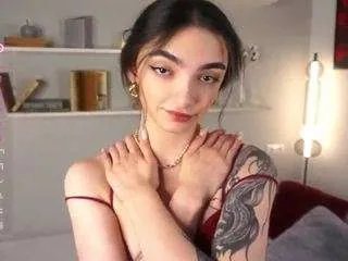 Freechat morenadolce on CamSoda