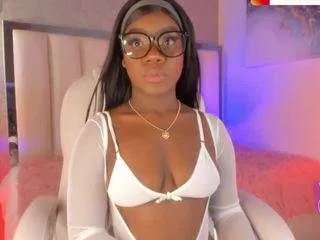 nainadeivis on CamSoda 