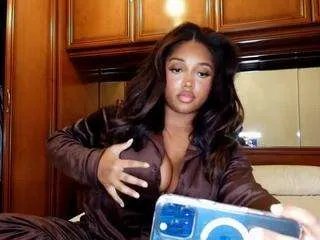 Offline naommiscott on CamSoda