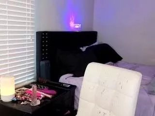 Freechat oliviastone on CamSoda