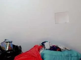 Offline oxana-novikov on CamSoda