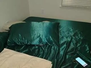 Offline parisloveee03 on CamSoda