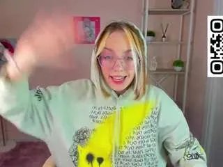 Offline rocket-bunnyy on CamSoda