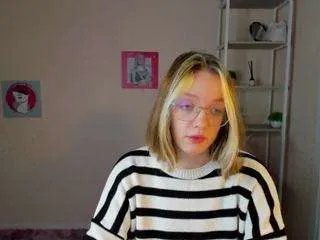 Offline rocket-bunnyy on CamSoda