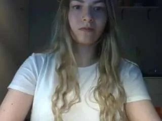 Offline rosiejune on CamSoda