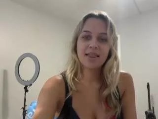 tiffstreatsxoxo on CamSoda 