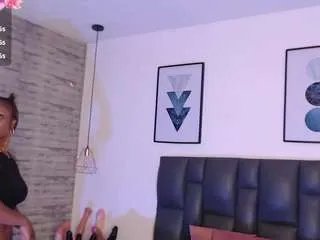 tinnahottie on CamSoda 