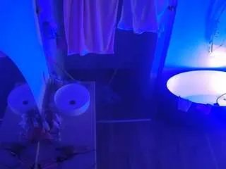 Freechat voyeurcam-casa-salsa-bathroom-6 on CamSoda